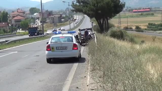Автомобил се заби в мантинелата на Е-79 край Благоевград