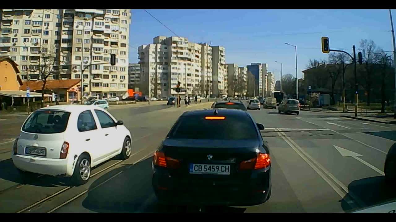 Опасно преминаване на червен светофар