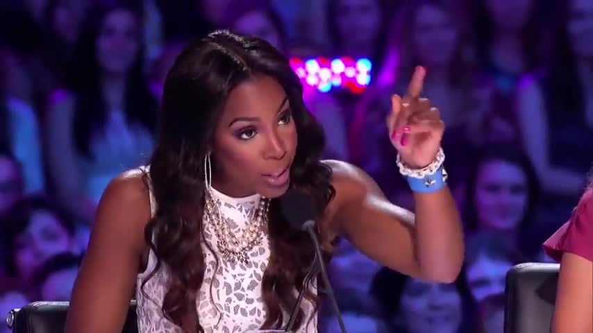 Изпълнение на песента Stay на Рияна в X - Factor