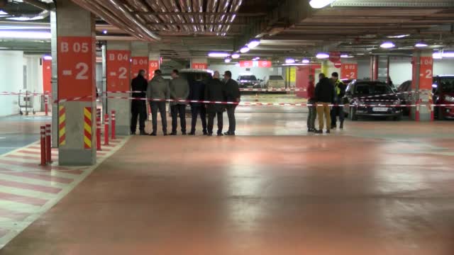 Въоръжени ограбиха инкасо автомобил в паркинга на мол