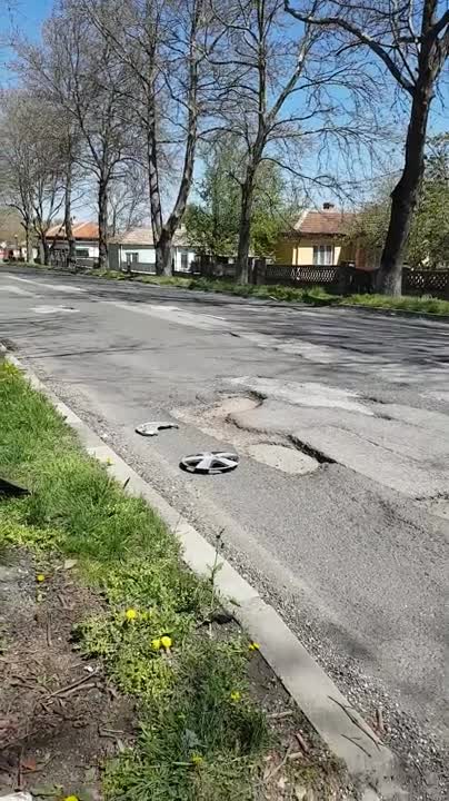 Огромни дупки на главен път Добрич-Варна