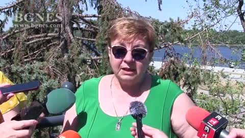 Румънска баржа с въглища задимява Русе