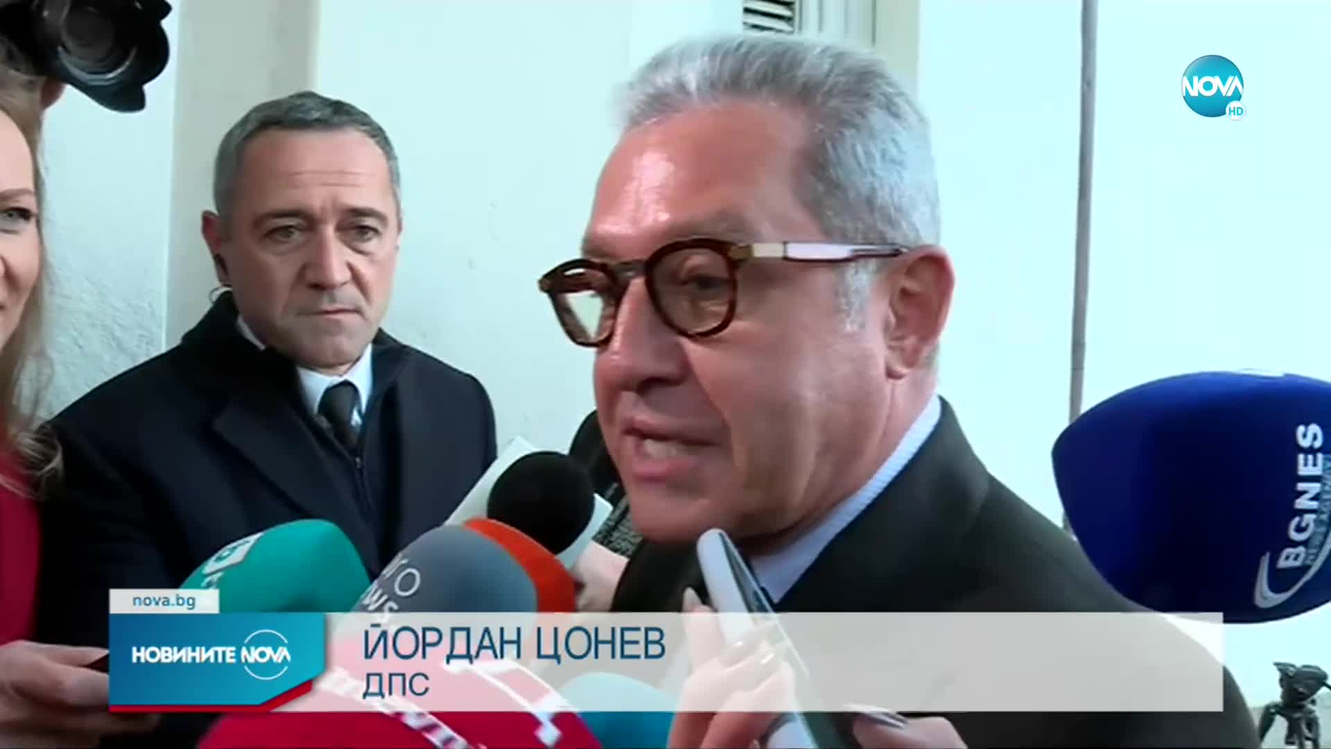 В КУЛОАРИТЕ НА НС: Ще има ли редовно правителство или идват нови избори