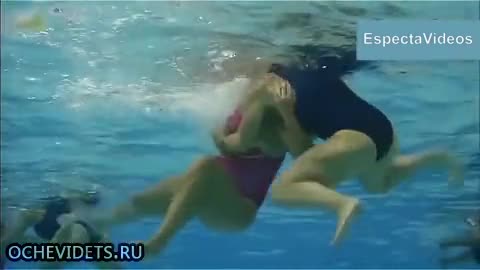 Кадри които не виждат зрителите в женският ватерпол