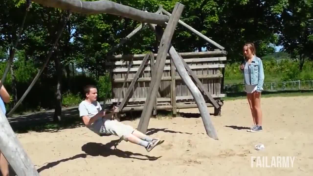 Компилация Провали на Детски Площадки - Failarmy