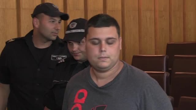 Шофьорът от катастрофата, довела до бой и счупени ръце, остава в ареста