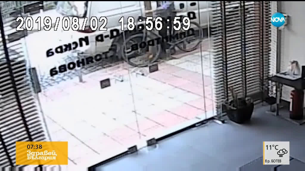„Дръжте крадеца”: Мъж краде колело пред столична клиника