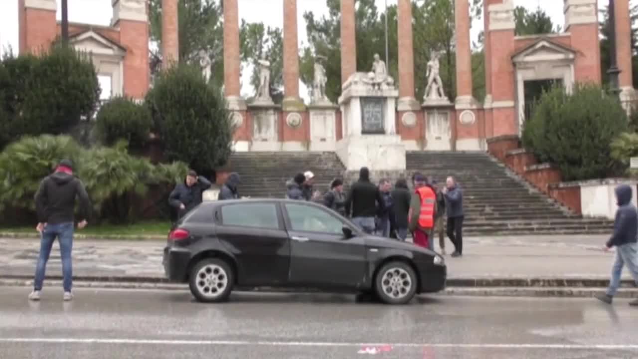 Италия: 6 мигранти ранени при стрелба