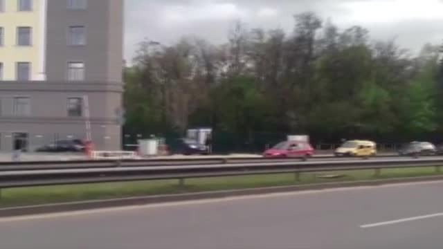 Кран падна върху бензиностанция в София, трима пострадаха
