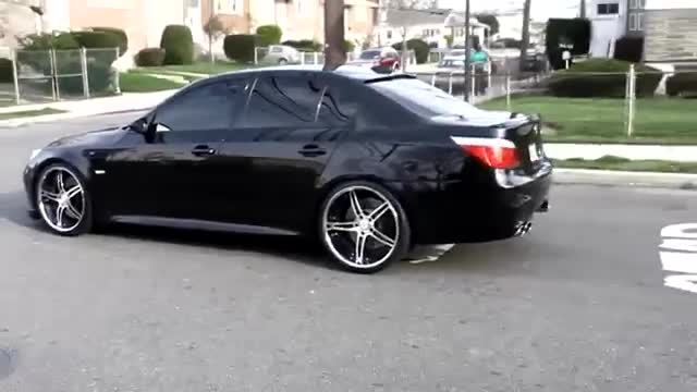 Ето как се тръгва с Bmw E60 M5! Какво ще кажете за този старт, хареса ли ви! Това май доста сериозно