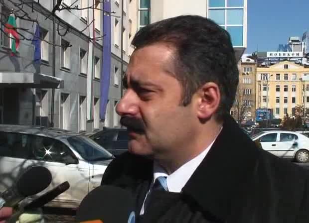 Младежите от БСП поискаха оставката на министър Нанев