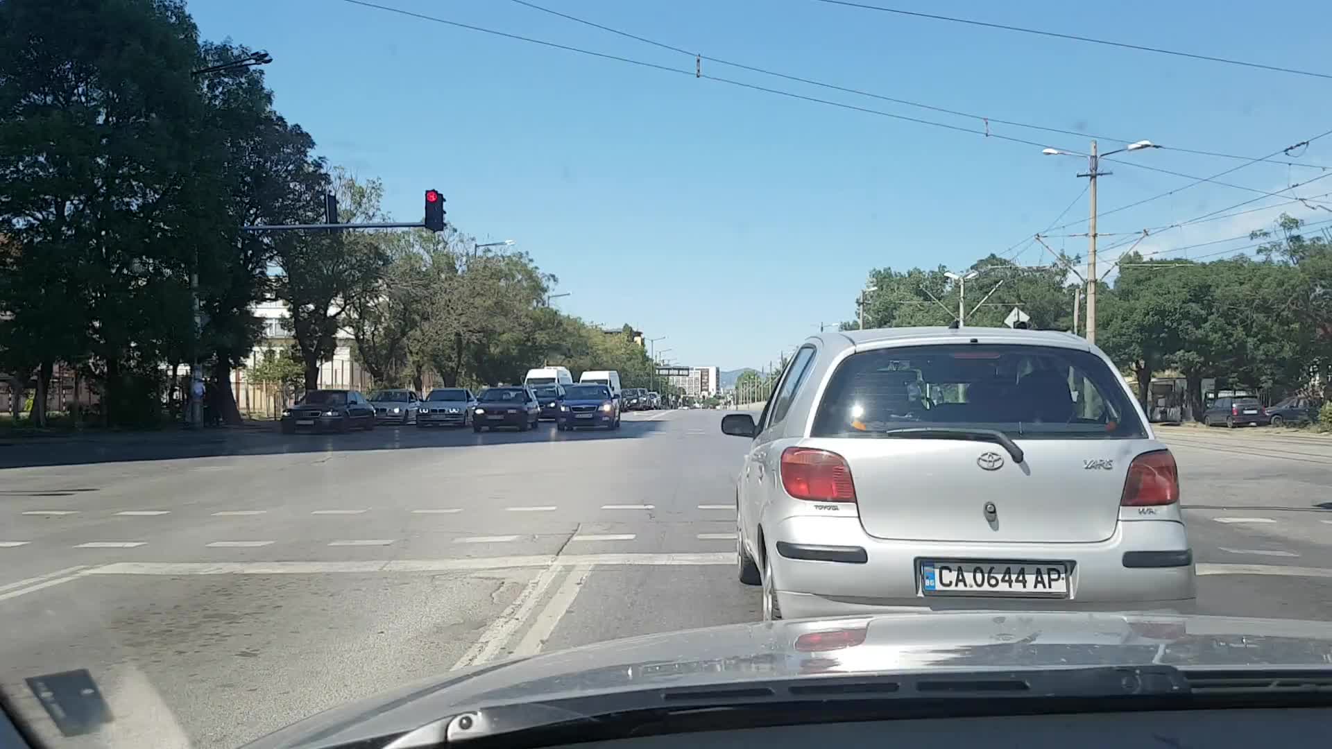 Автомобил със специален режим гази правилато