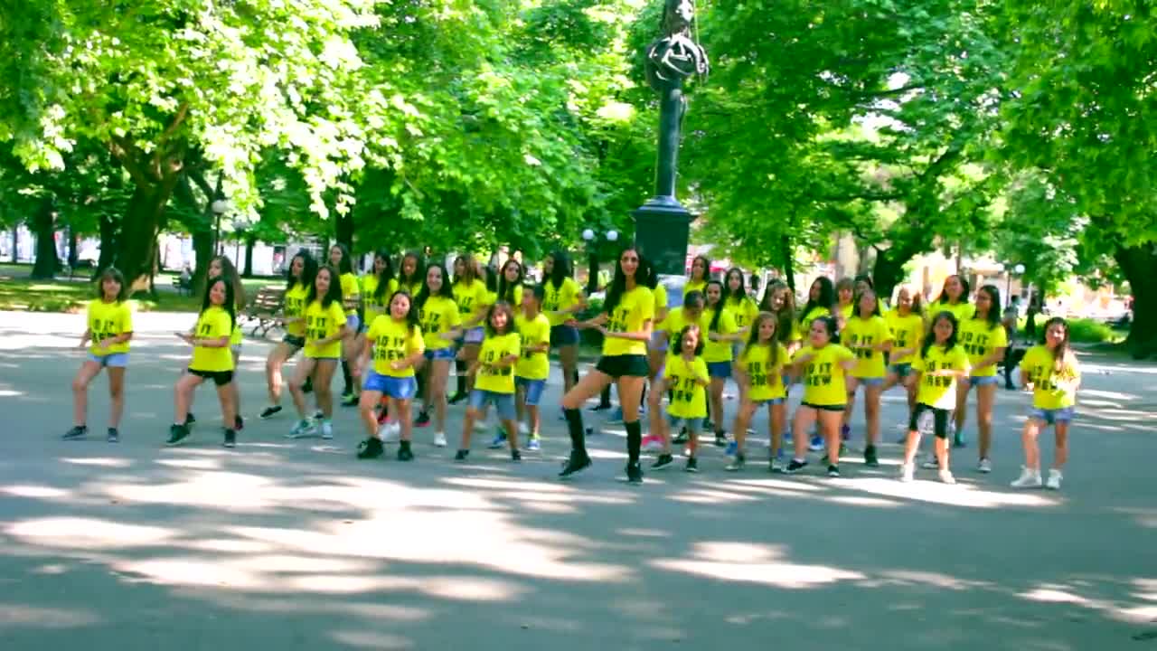 Танцуващи деца в града на липите - DO IT CREW - 08.08.15