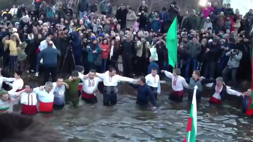 Калофер Ледено мъжко хоро ..