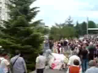 Абитуриент каца с парашут на бала си в Пловдив !