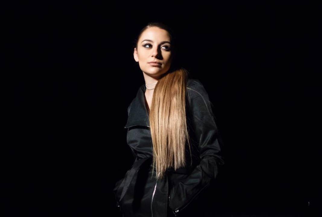 Михаела Маринова и "Листата падат" разцепват есента!
