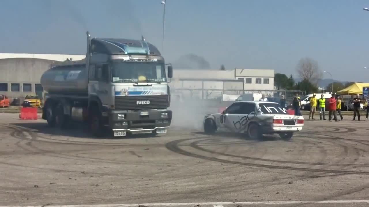 Iveco Turbostar срещу Bmw - Бърнаут