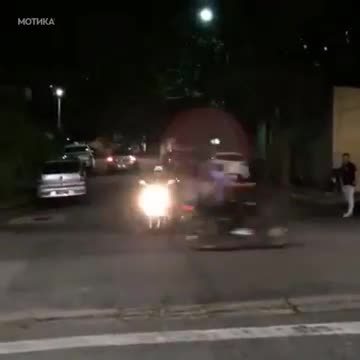 Скутер с мощен звук - Не сте очаквали това xd