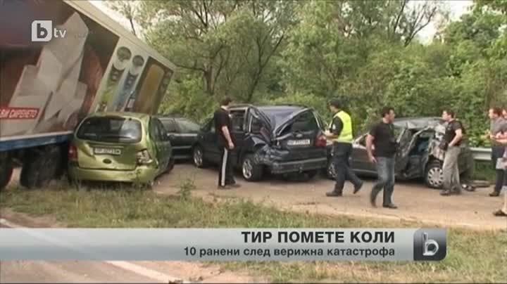 Тир помете шест коли край Враца, десетина пострадаха