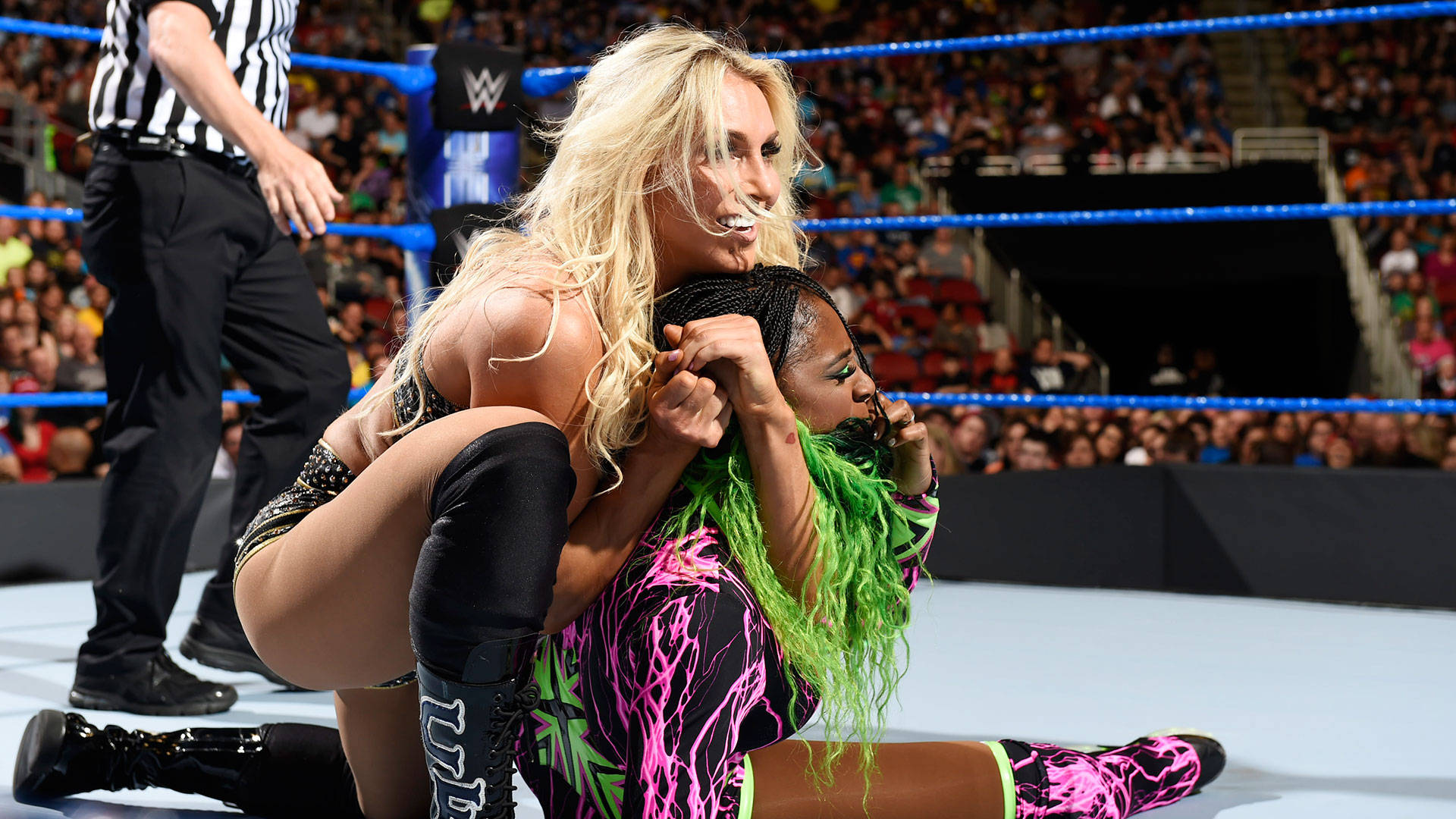 Шарлът Светкавицата vs. Наоми: SmackDown LIVE, April 18, 2017