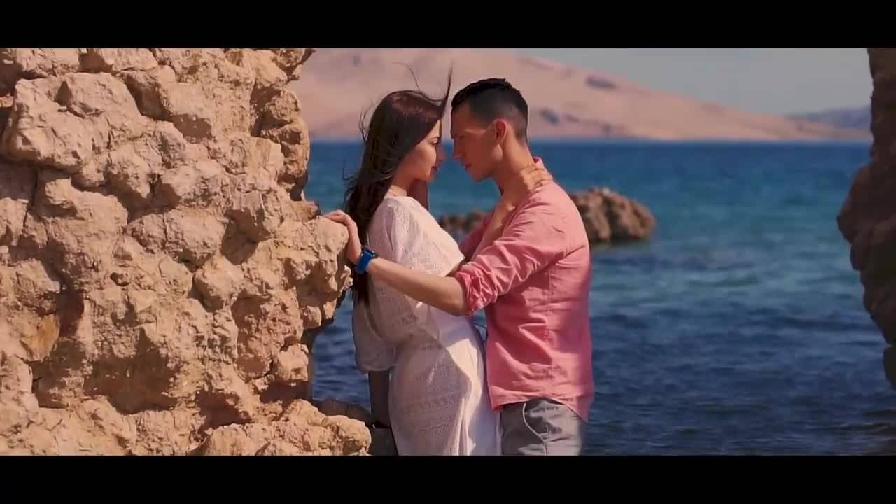 Превод !!! Bayera – Две устни ( Официално Видео )