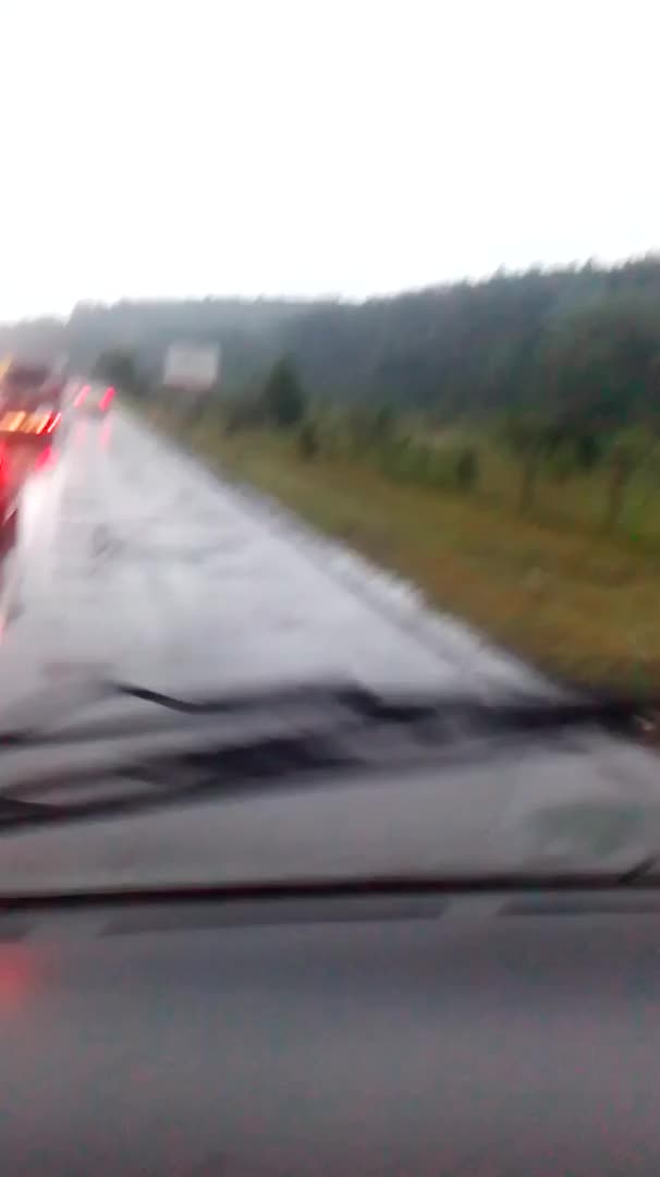 Шофиране в аварийната лента