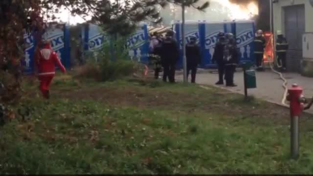 Мигранти подпалиха лагер, бързали за Германия