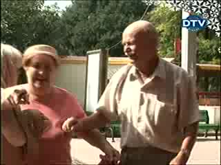Голи И Смешни - Мацка С Големи Бомби