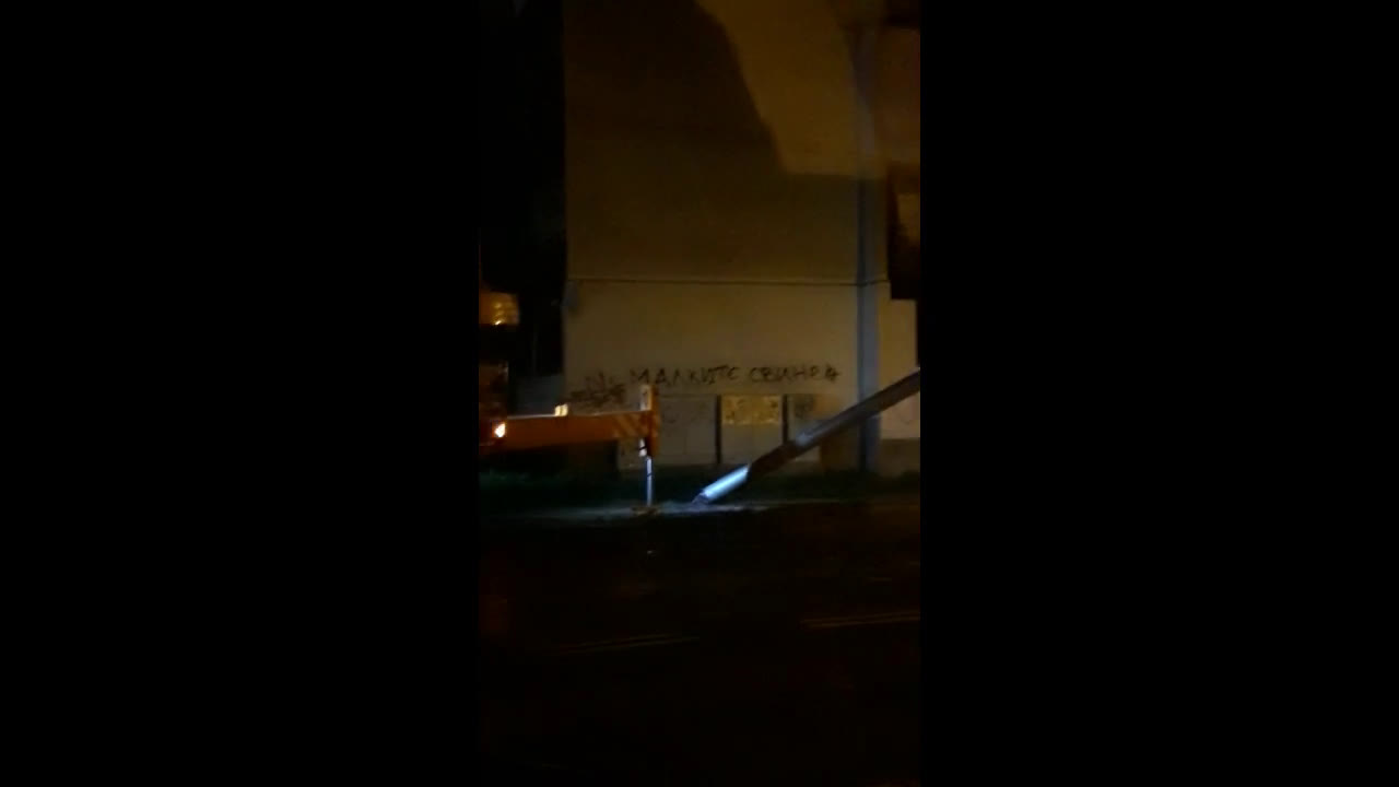 Съборен тролейбусен стълб