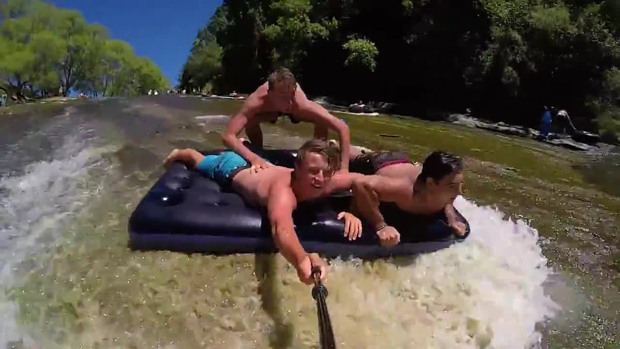 Най-епичната натурална водна пързалка