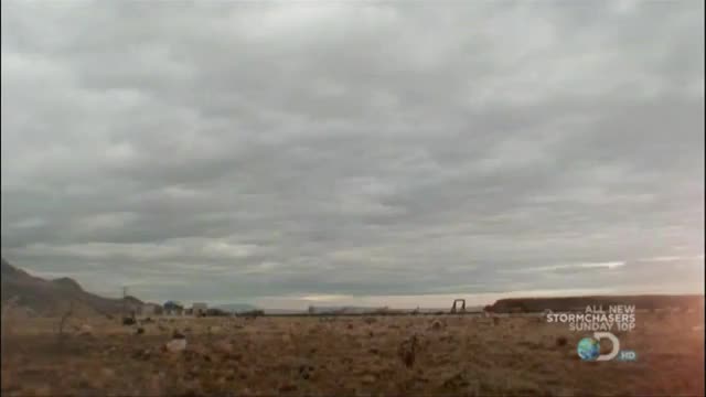 Ракета разбива кола на парчета! 
