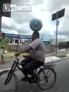 Така се кара колело!