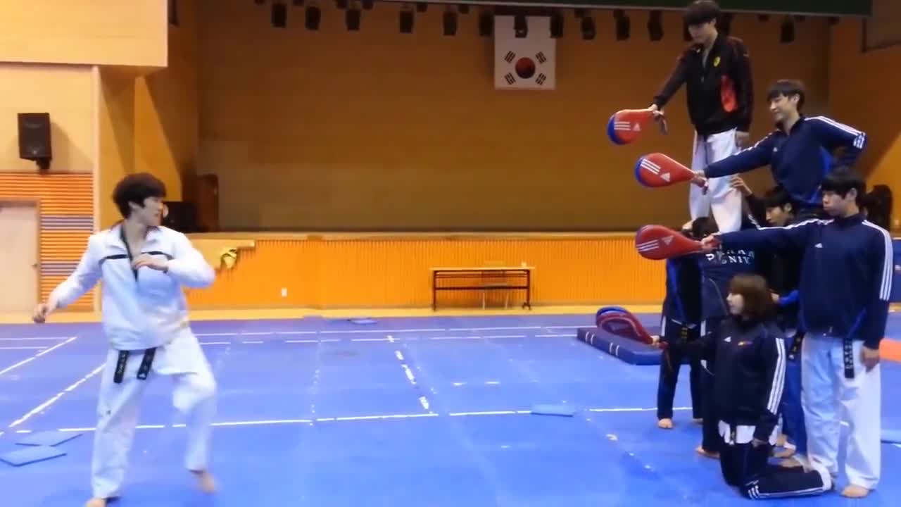 Страхотен таекуондо удар