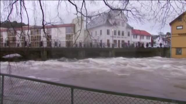 Наводнения отнесоха къщи в Норвегия (ВИДЕО)