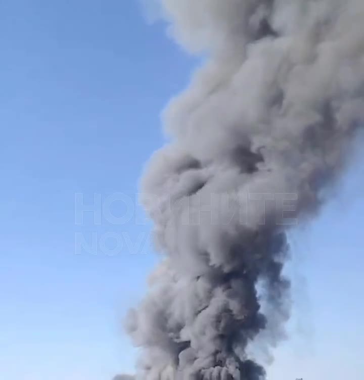 Голям пожар избухна в складове и производствени цехове в Свищов