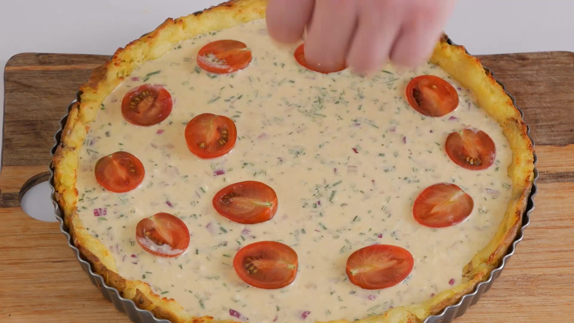 Пай с варени картофи, кашкавал и крема сирене