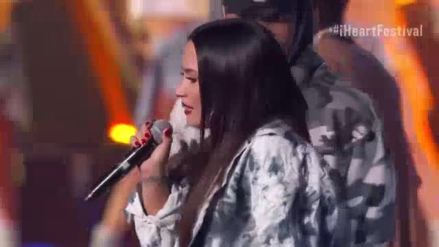 Велика Деми и Dj Khaled Sorry Not Sorry снощи на iheartradio Music Festival 2017