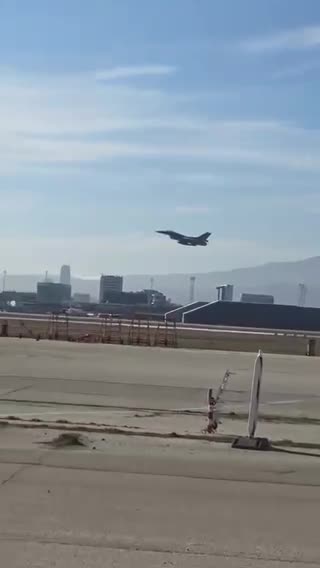Изтребители F-16 прелетяха над София