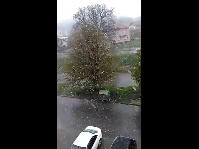 Сняг в град Годеч