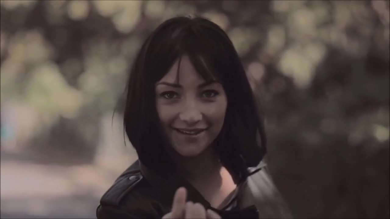 Deep House » Melih Aydogan - Out Of Me ( Original Mix ) ( Music Video )