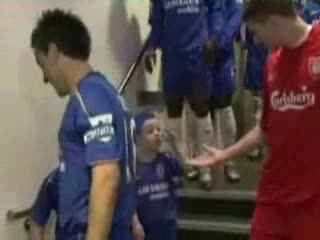 Лапе Си Прави Ташак Със Steven Gerrard