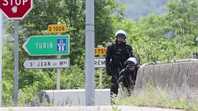Полицията използва сълзотворен газ срещу протестиращи във Франция