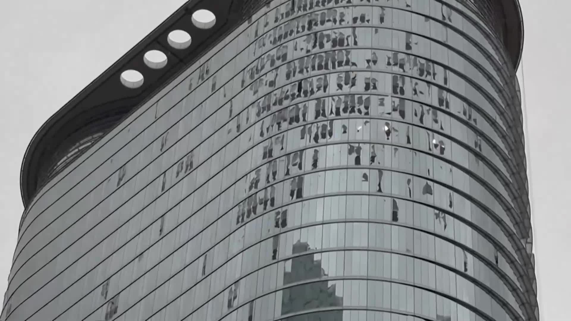 Четирима загинаха при гръмотевични бури в Хюстън, близо 1 млн. домакинства са без ток