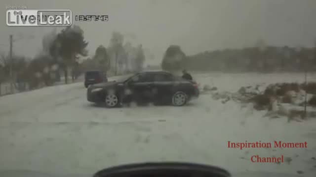 Руснак разбива по най - нелепия начин автомобила си !!!