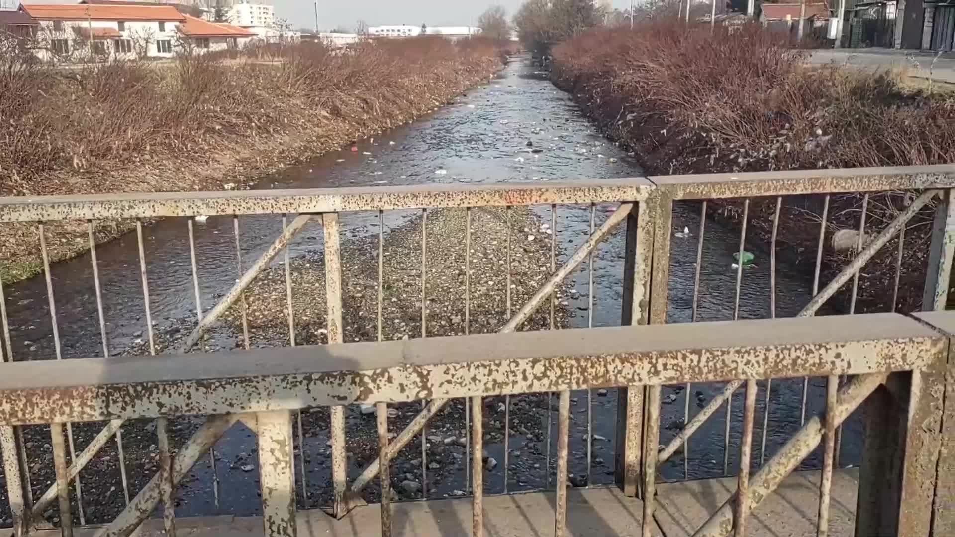 Река