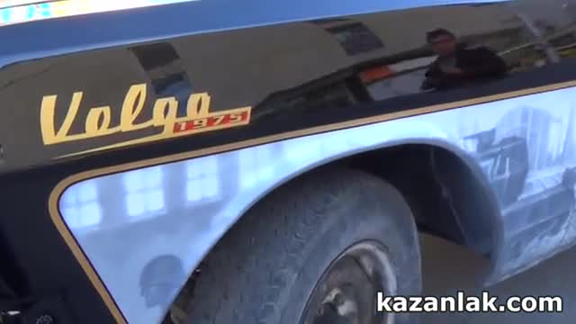 Атрактивна "волга" събра погледите в Казанлък