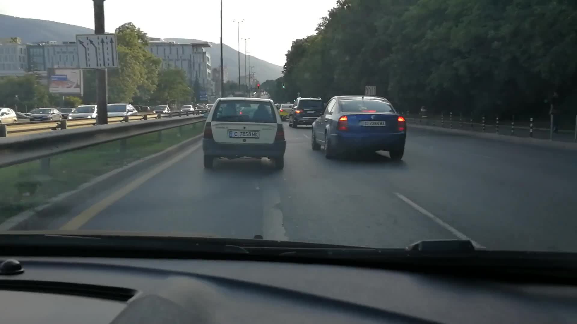 Шофьор кара без сигнализация