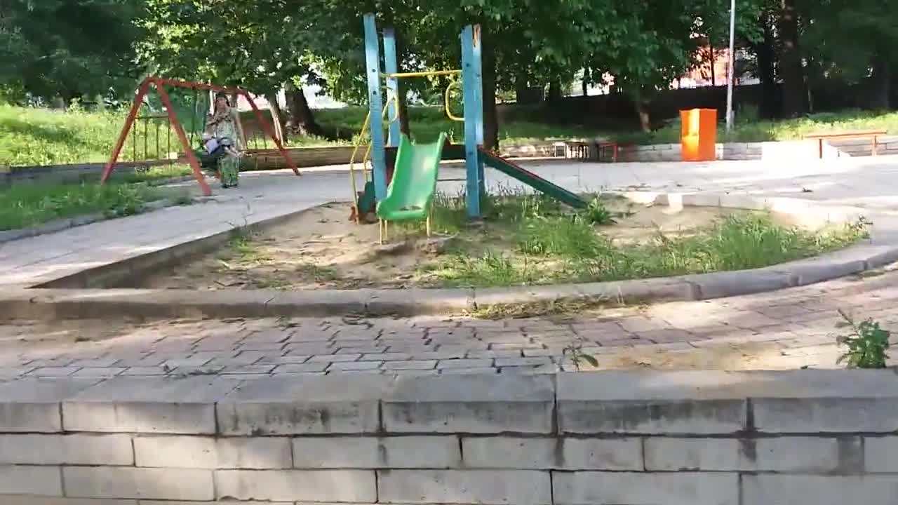 "Красива" детска площадка във Варна