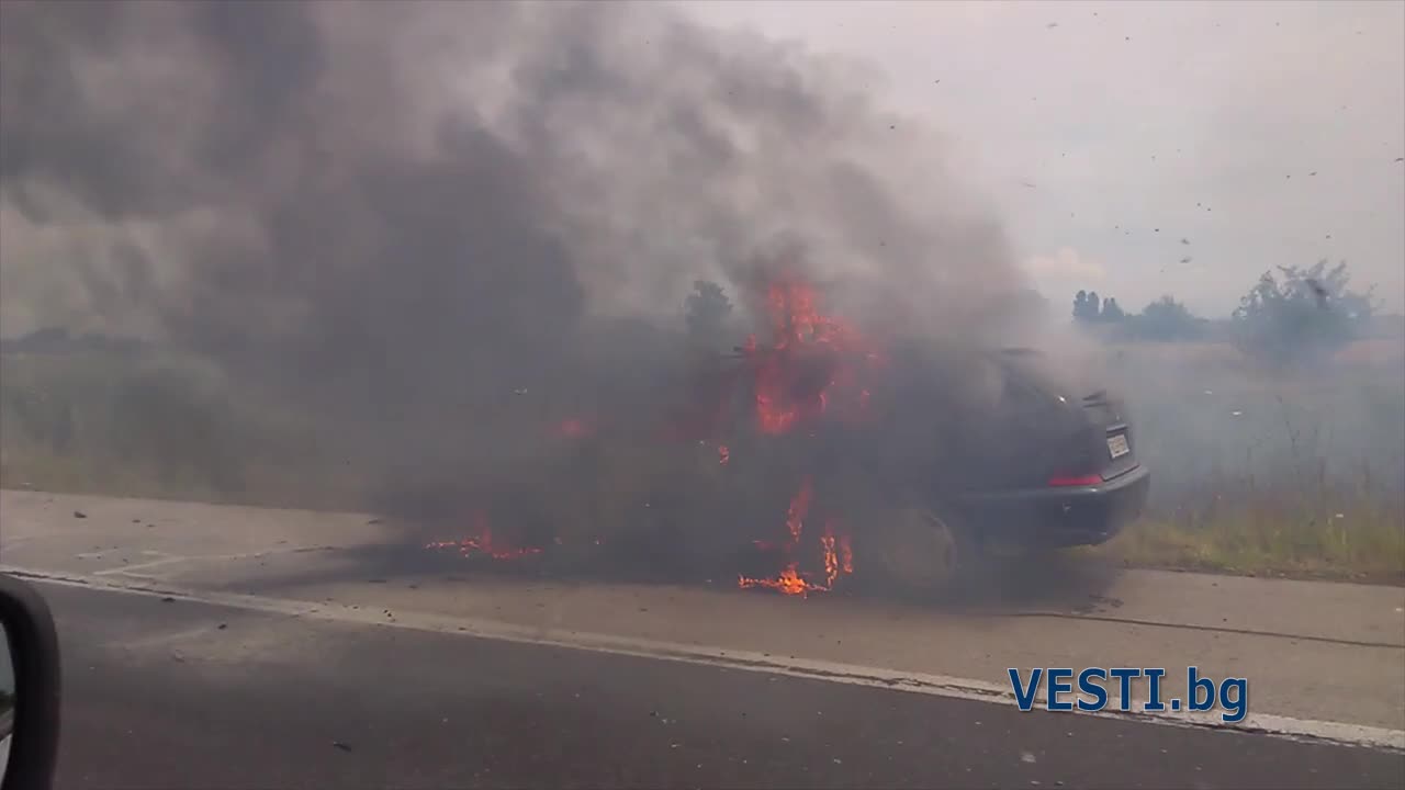 Запален автомобил на магистрала "Тракия"