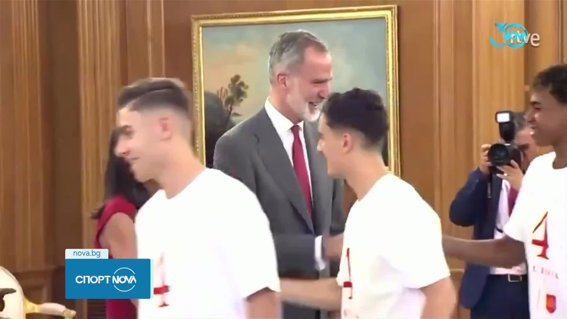 Десетки хиляди посрещнаха националния отбор на Испания в Мадрид